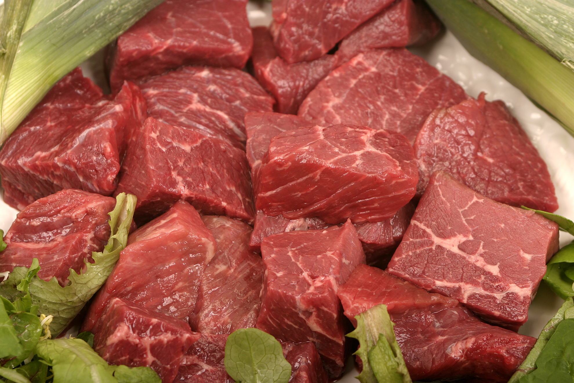 Почему вкус мяса. Мясо говядина. Кусочки мяса. Свежее мясо. Мясо картинки.